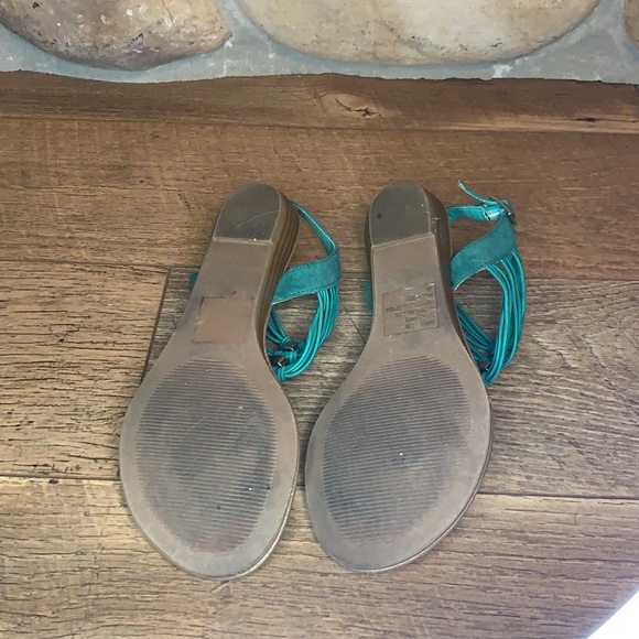Green flat sandals. - Picture 3 of 3